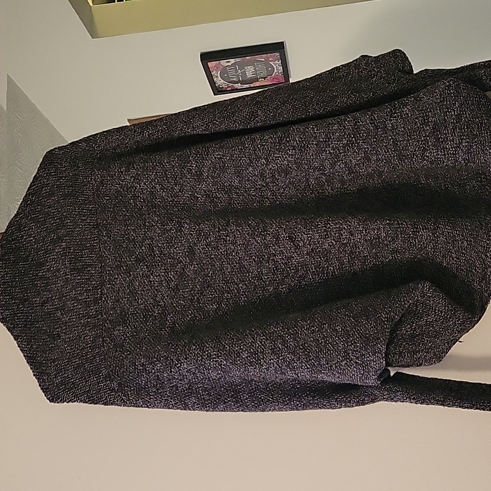 Express Sweater - Picture 3 of 3